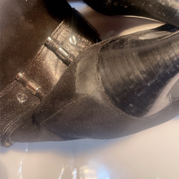 Michael Kors Trendy Silver grommets Black suede stacked Heeled Ankle Boots 38.5 - Picture 5 of 8